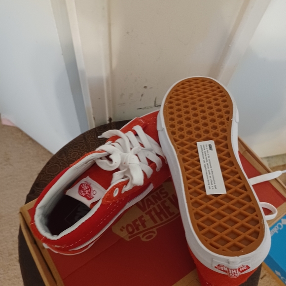 Red vans brand new - Picture 3 of 4